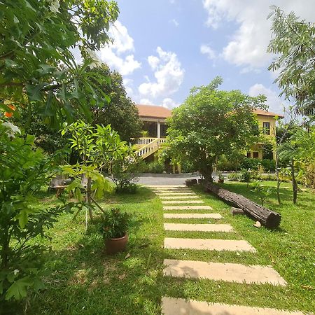 Villa Romduol Kampot Bagian luar foto