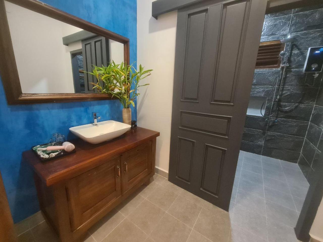 Villa Romduol Kampot Bagian luar foto