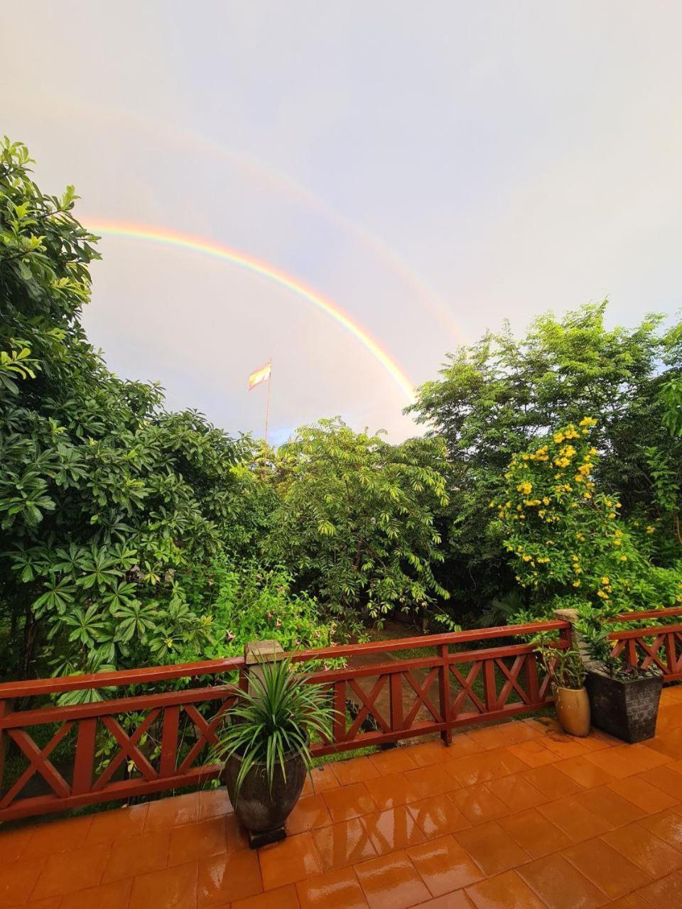 Villa Romduol Kampot Bagian luar foto