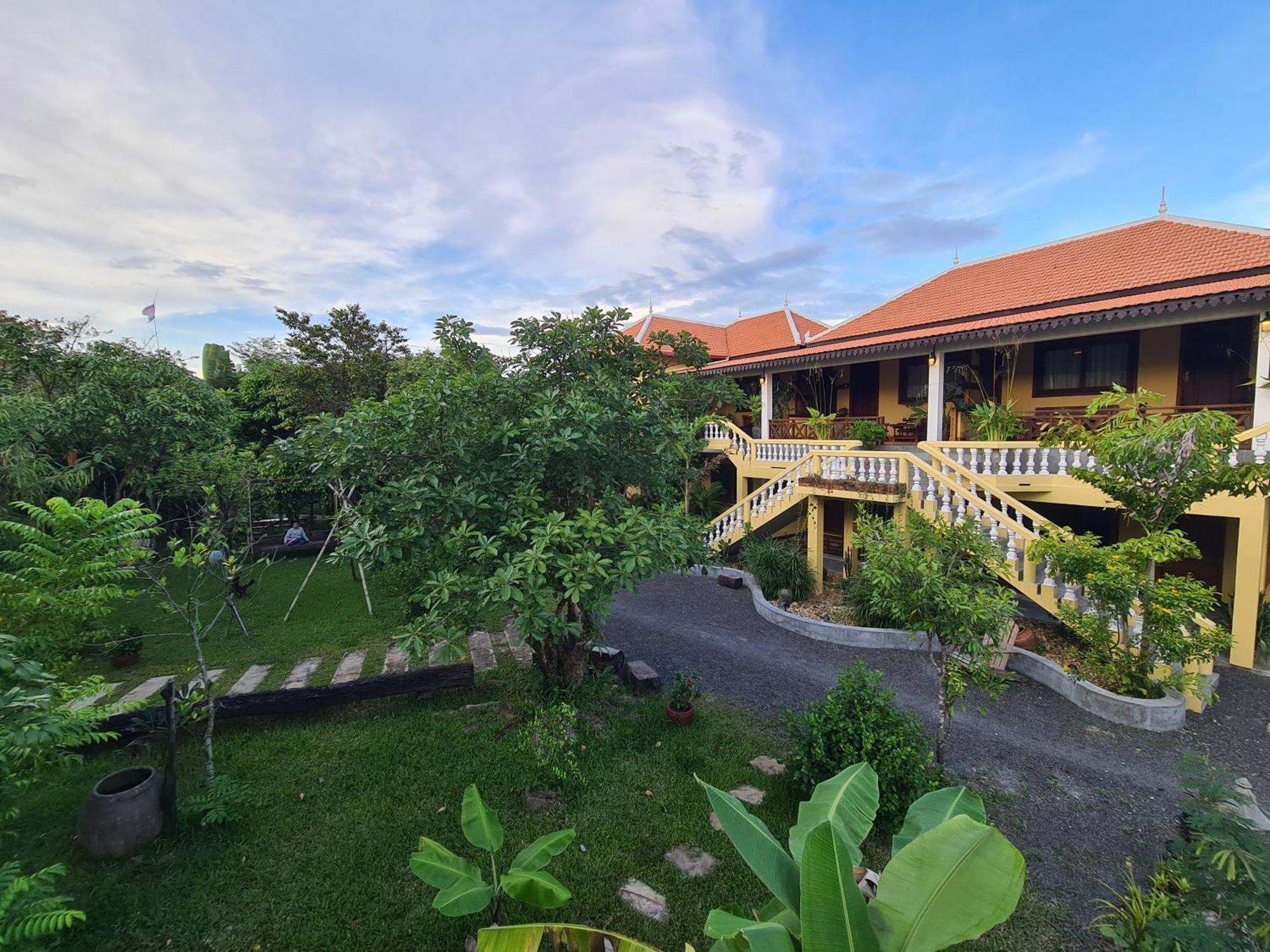 Villa Romduol Kampot Bagian luar foto