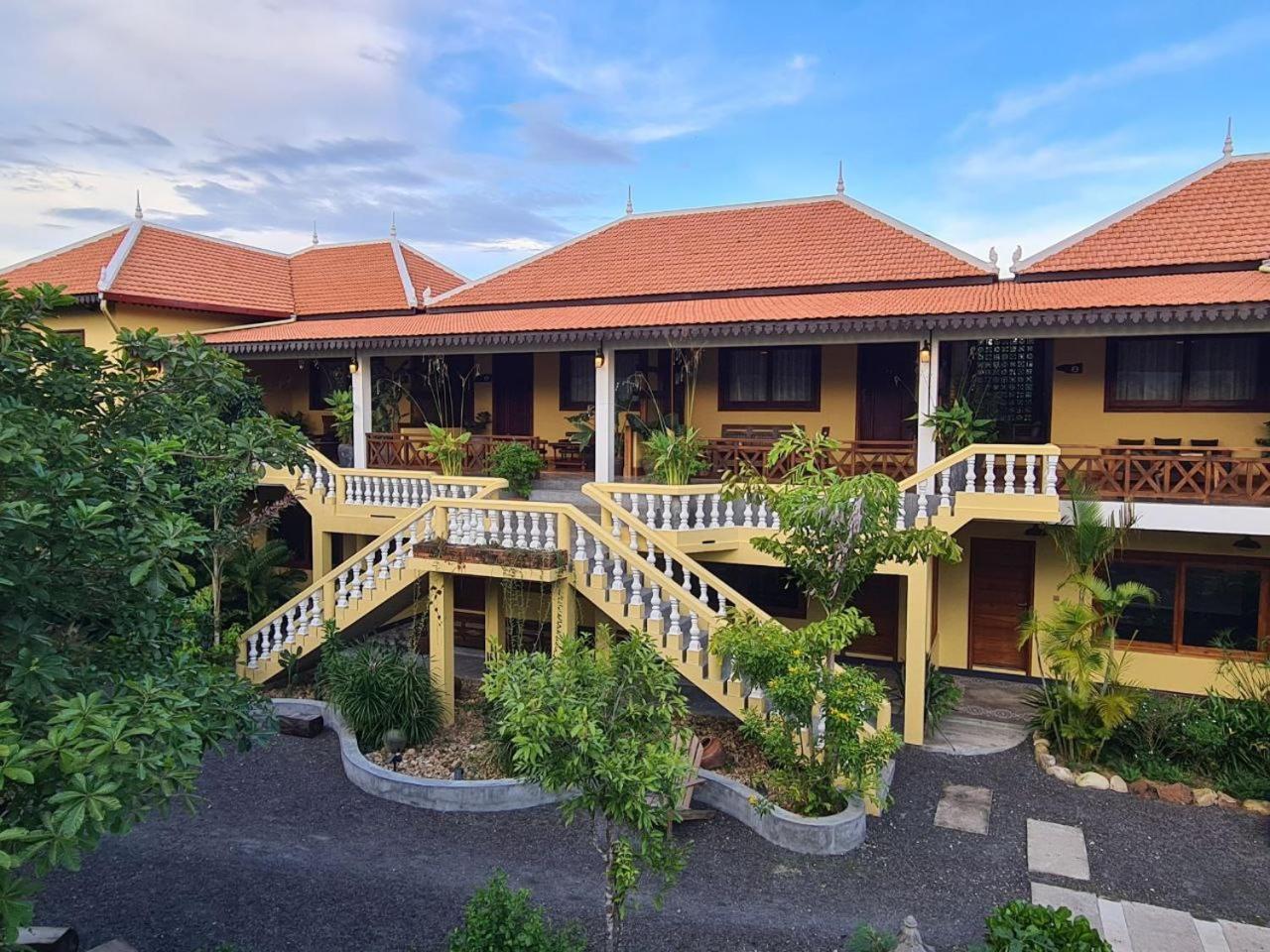 Villa Romduol Kampot Bagian luar foto
